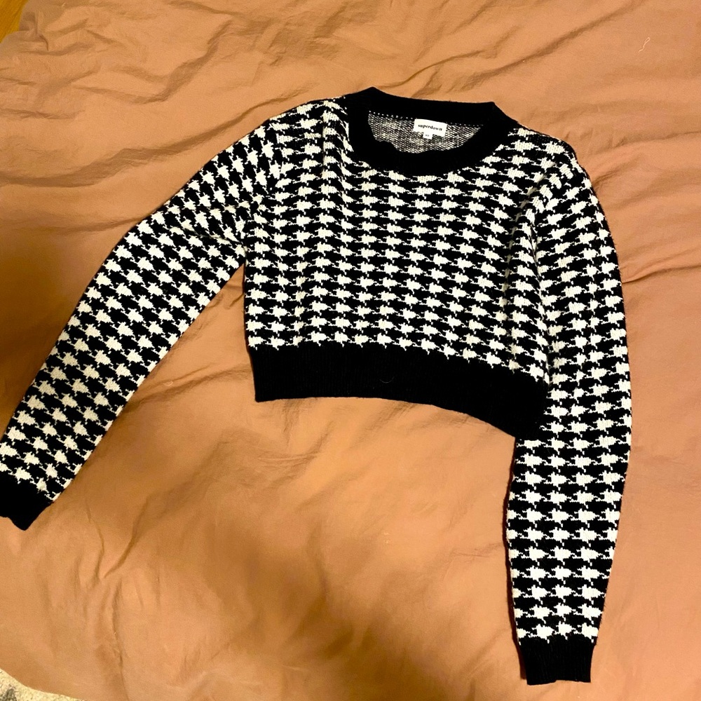 Superdown Houndstooth cropped sweater